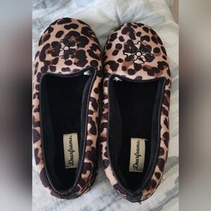 DEARFOAMS LEOPARD SLIP ON SLIPPERS SZ SMALL 5/6 NWOTSUPER CUSHIONY,  SO STYLISH